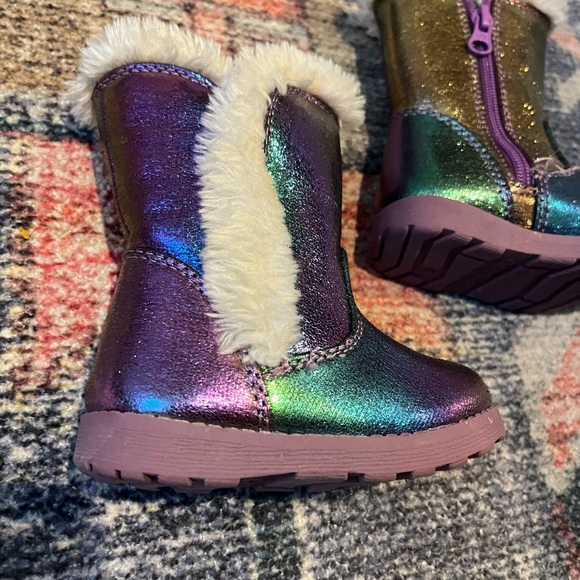 Cat & Jack Toddler Girls' Katrina Fashion Boots Iridescent Size 5 - Picture 2 of 7